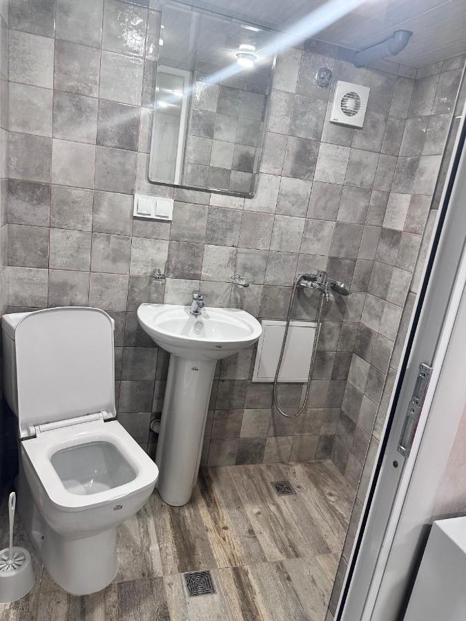 Mandarin Hotel 예레반 외부 사진