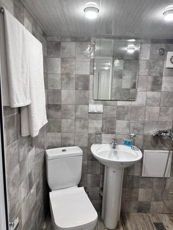 Mandarin Hotel 예레반 외부 사진