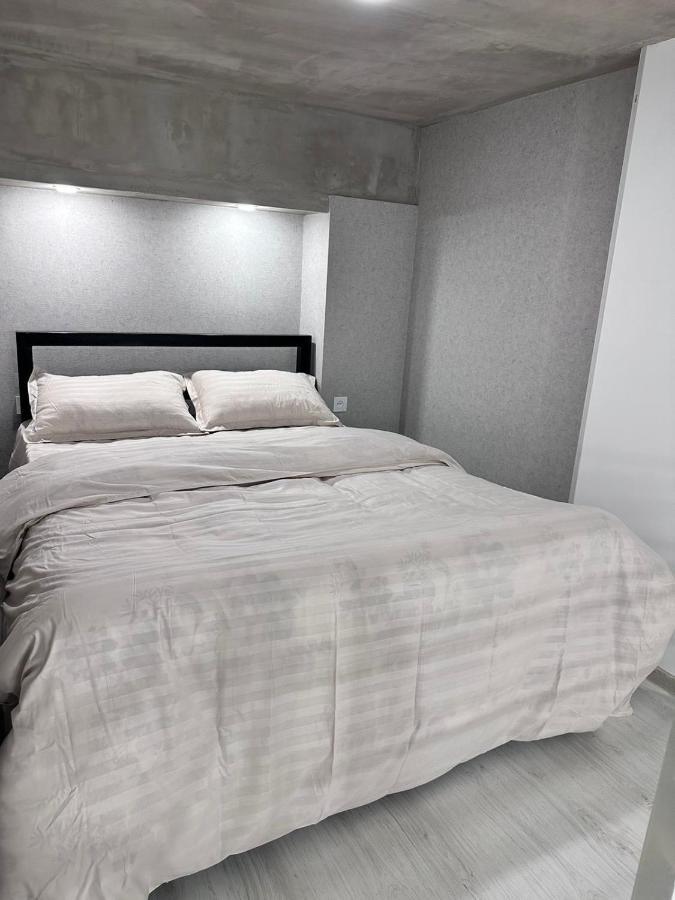 Mandarin Hotel 예레반 외부 사진